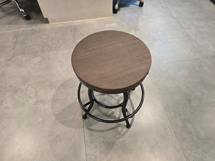 D542-224 - STOOL - OUTLET