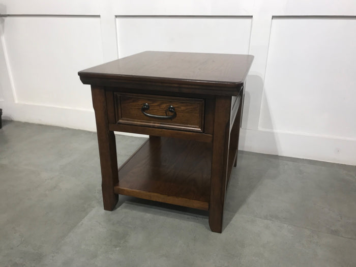 T478-3 - END TABLE - BTM